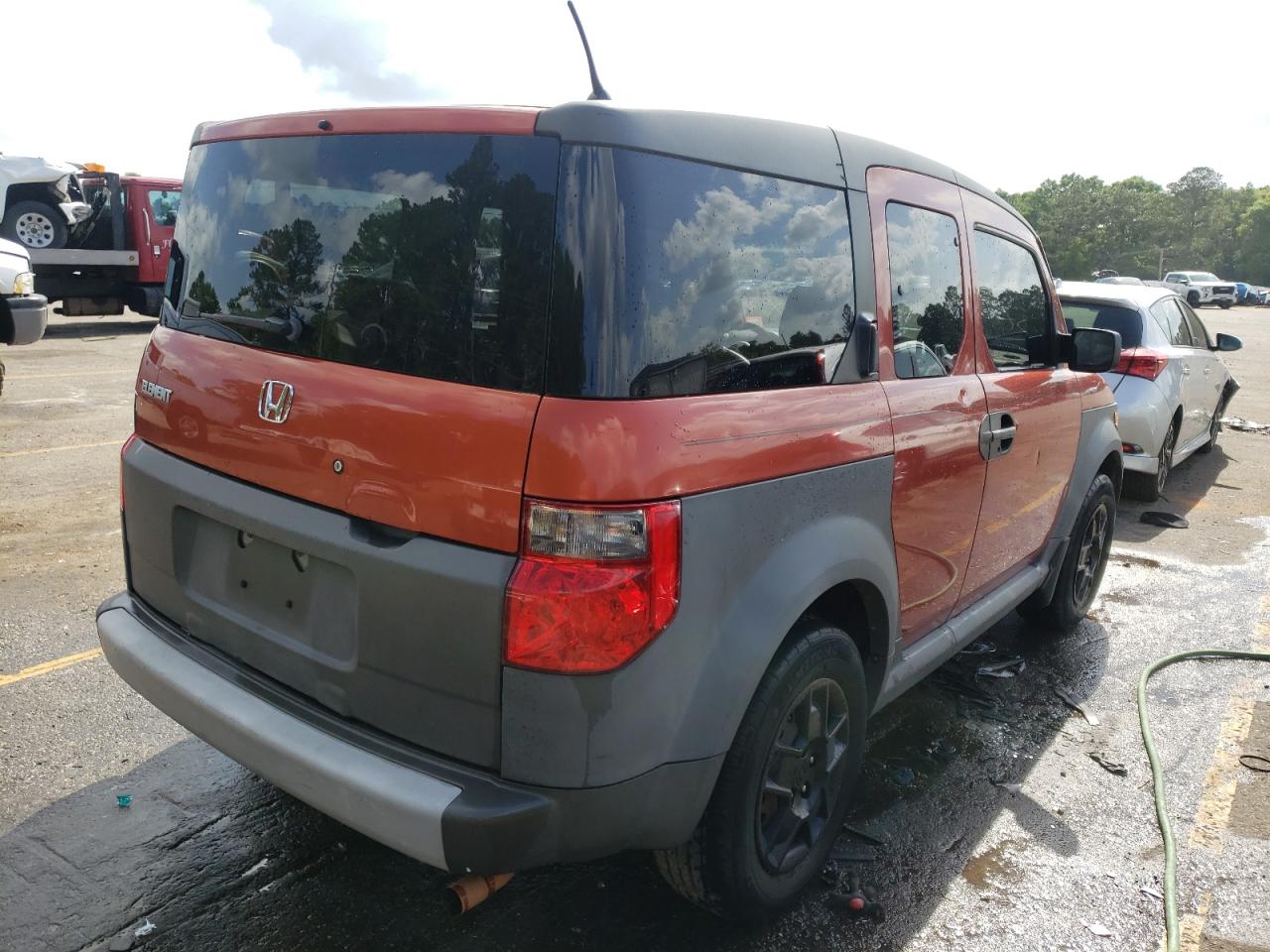 Photo 4 from auction – 2005 HONDA ELEMENT LX with VIN 5J6YH28355L017172