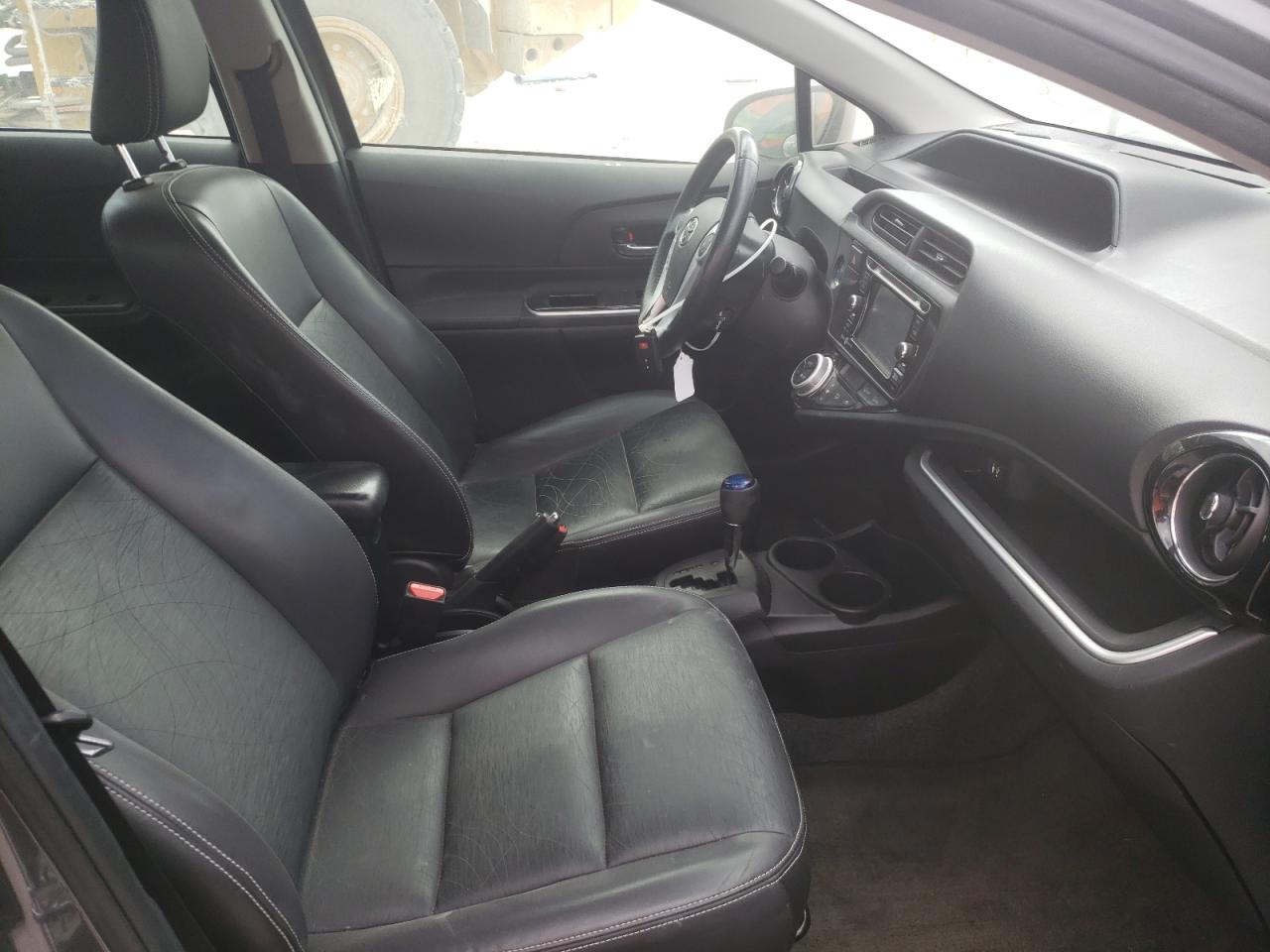 Photo 5 from auction – 2015 TOYOTA PRIUS C with VIN JTDKDTB39F1094064