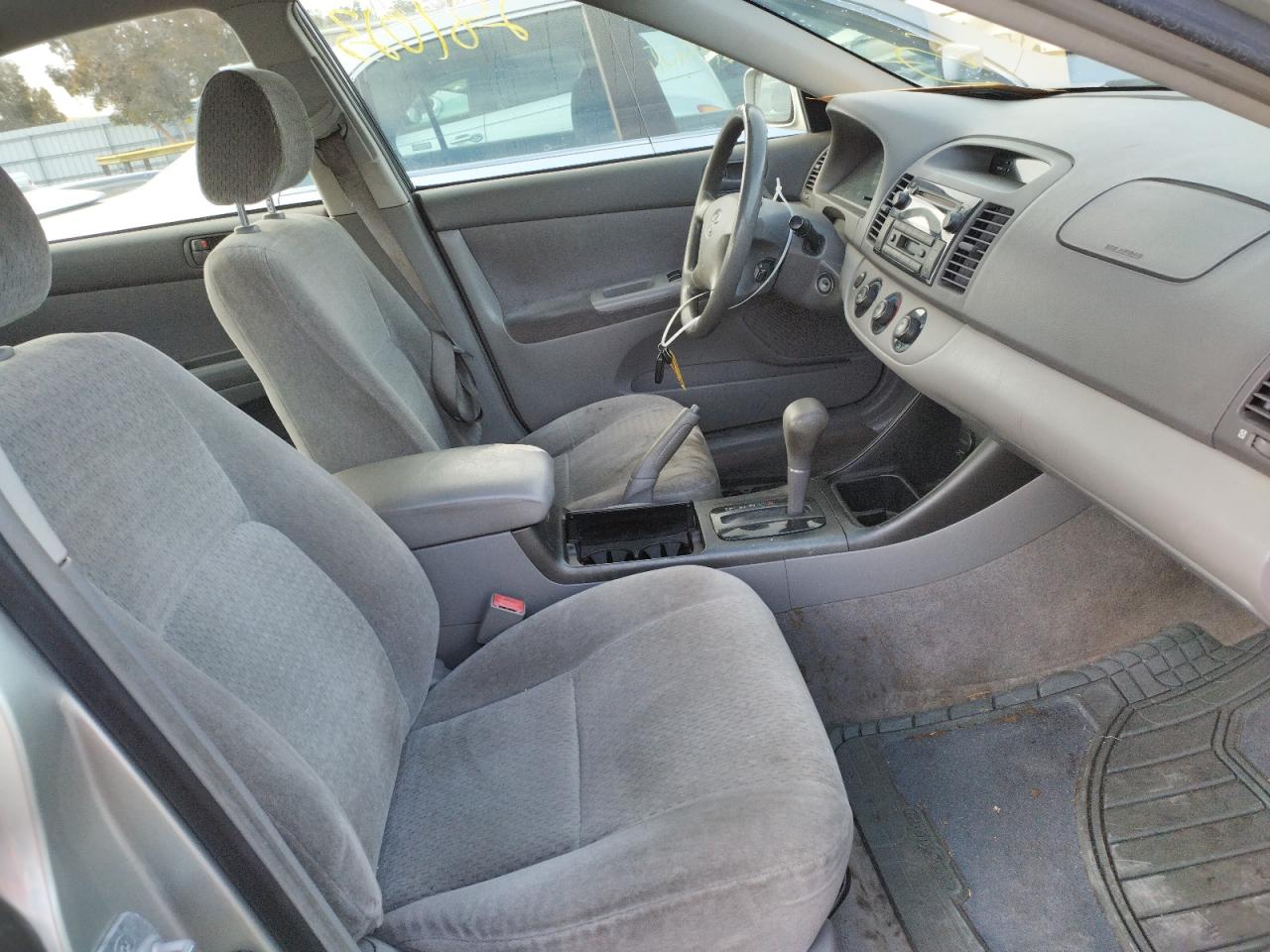 Photo 5 from auction – 2002 TOYOTA CAMRY LE with VIN JTDBE32K420072123