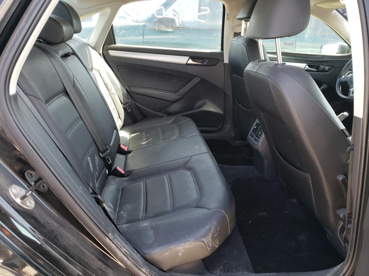 Photo 6 from auction – 2013 VOLKSWAGEN PASSAT SE with VIN 1VWBP7A35DC019165