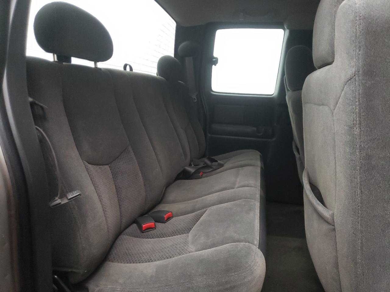 Photo 6 from auction – 2004 CHEVROLET SILVERADO with VIN 1GCEK19T44E261272