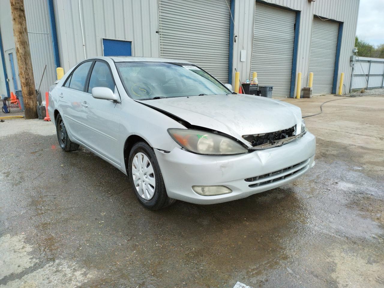 TOYOTA CAMRY LE 2002 with VIN 4T1BE32KX2U640976 - Photo from auction