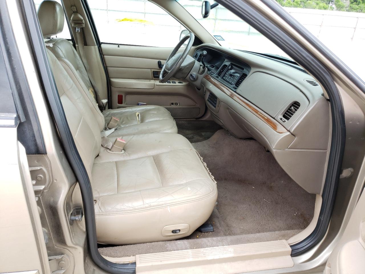 صورة رقم 5 من المزاد - 2003 FORD CROWN VICT مع VIN 2FAFP74W23X103333