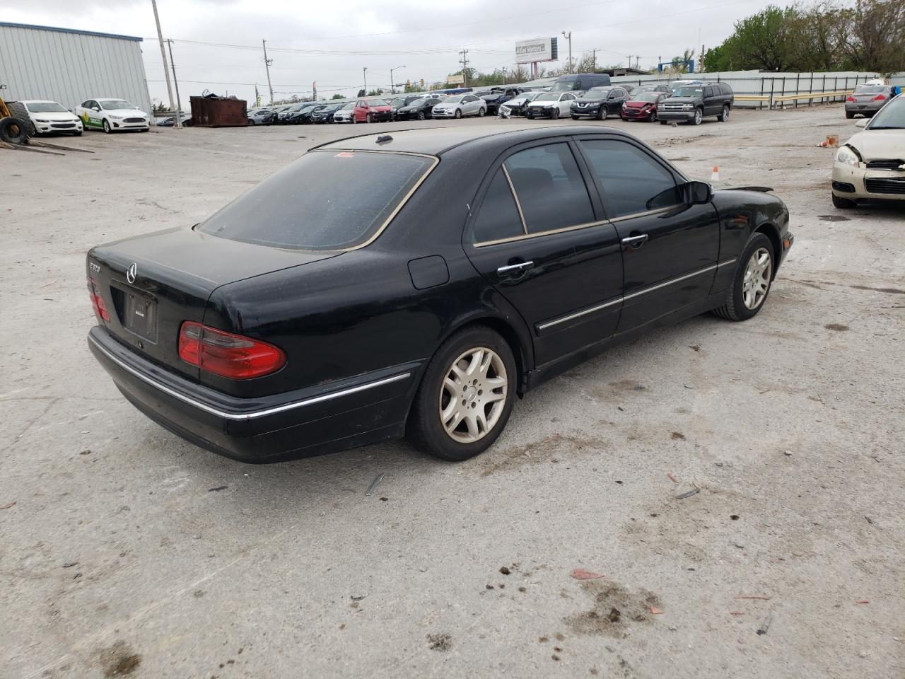 Фото 4 с аукциона – 2000 MERCEDES-BENZ E 320 с VIN WDBJF65J4YB035386
