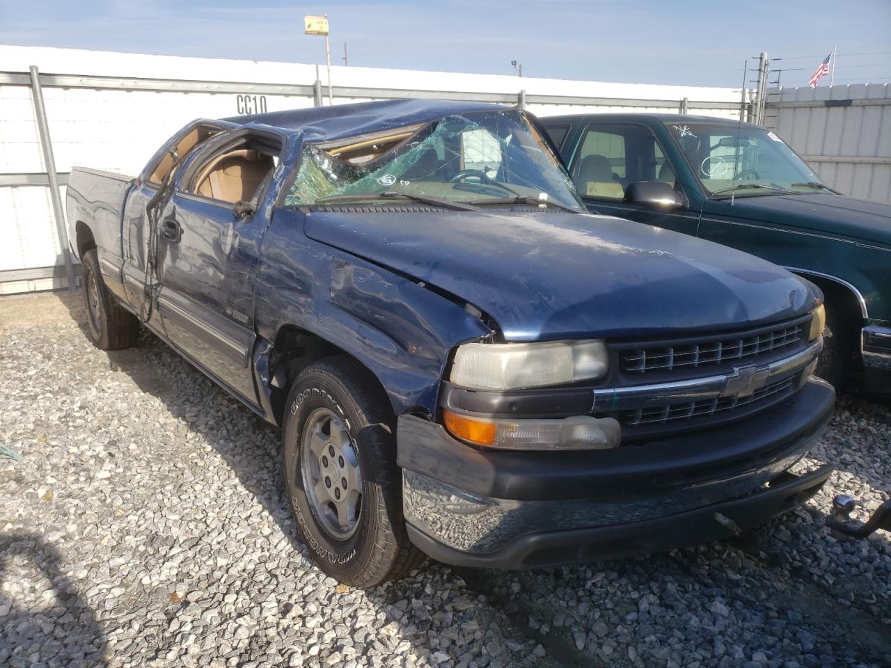 CHEVROLET SILVERADO 2000 with VIN 2GCEC19T4Y1272972 - Photo from auction