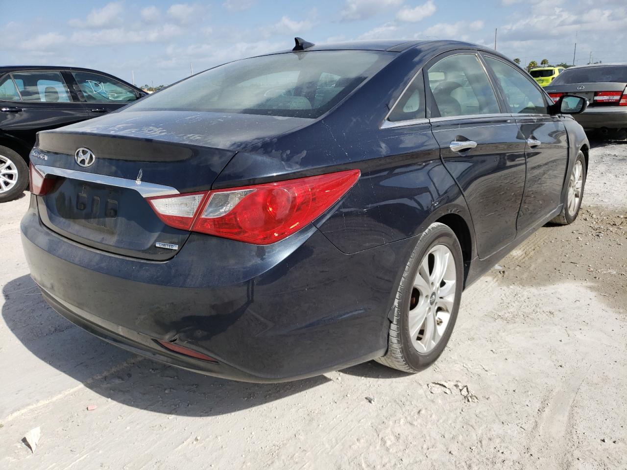 Photo 4 from auction – 2012 HYUNDAI SONATA SE with VIN 5NPEC4AC3CH349285