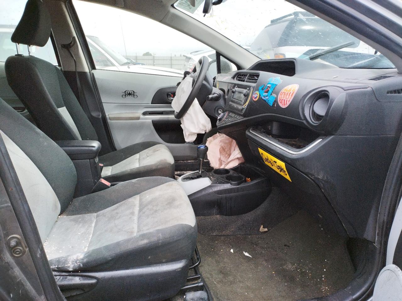 Photo 5 from auction – 2014 TOYOTA PRIUS C with VIN JTDKDTB30E1063008