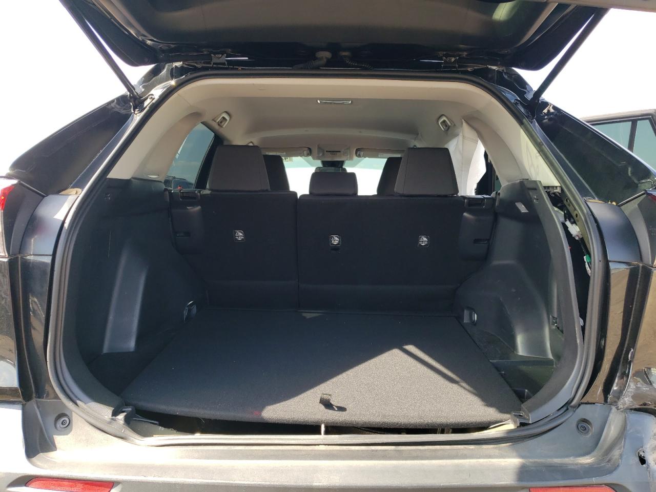 Photo 9 from auction – 2020 TOYOTA RAV4 XLE with VIN 2T3W1RFV6LC033472