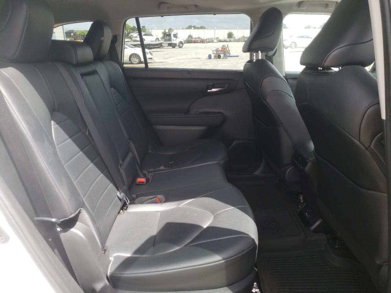 Photo 18 from auction – 2021 TOYOTA HIGHLANDER with VIN 5TDGZRAH2MS534004