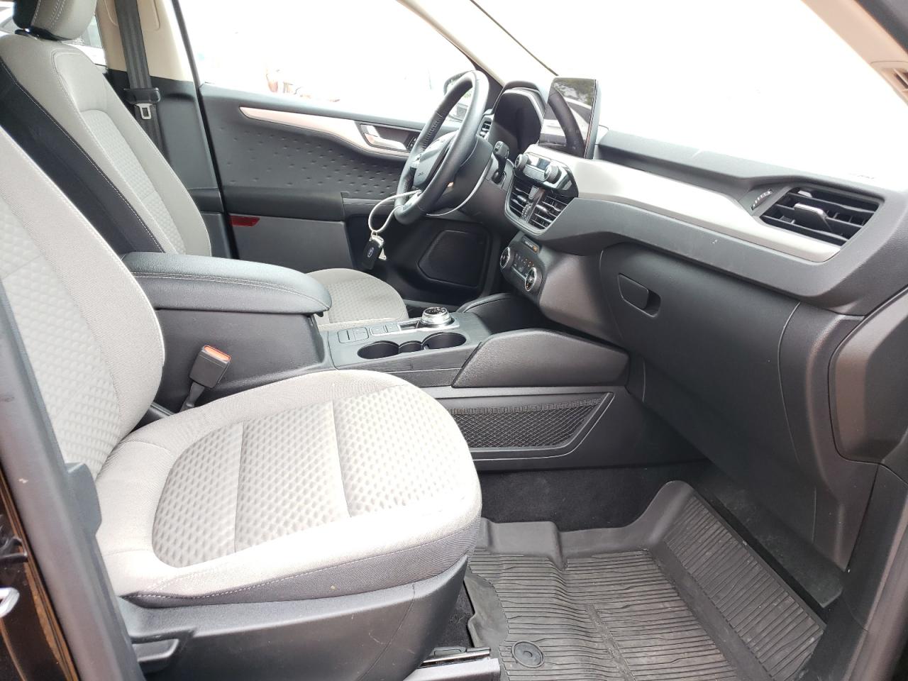 Photo 5 from auction – 2020 FORD ESCAPE SE with VIN 1FMCU0BZ7LUB14289