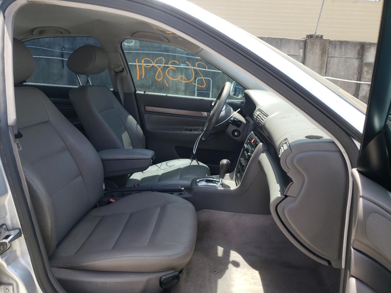 Photo 5 from auction – 2000 AUDI A4 1.8T with VIN WAUAC28D5YA076704