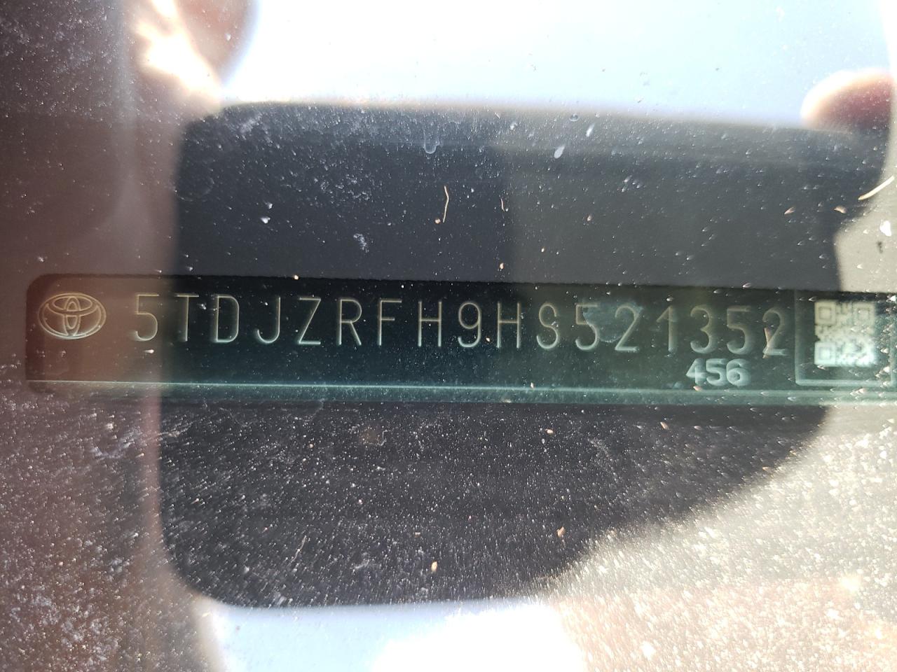 Photo 10 from auction – 2017 TOYOTA HIGHLANDER with VIN 5TDJZRFH9HS521352