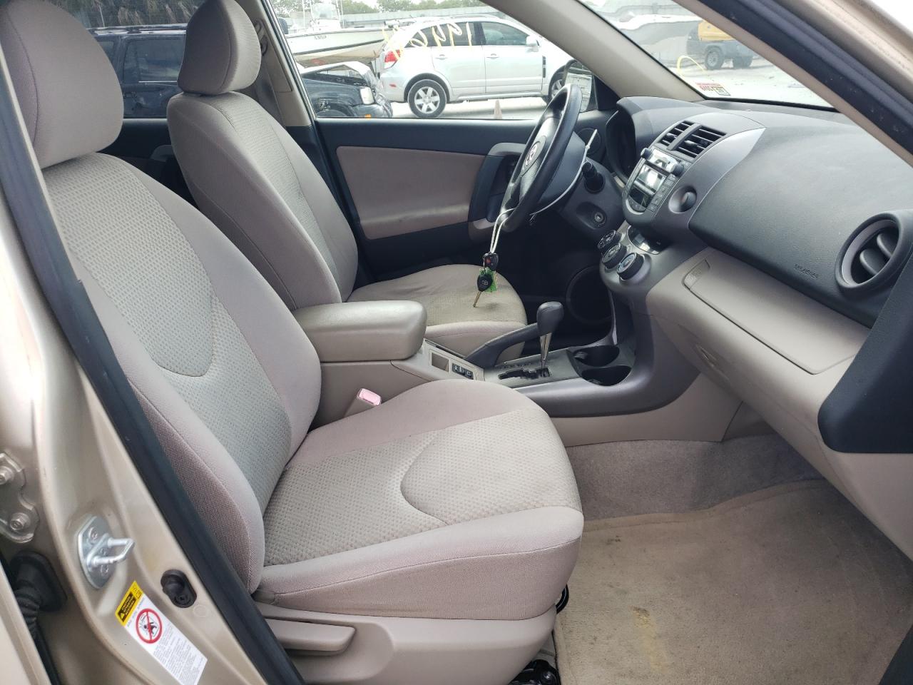 Photo 5 from auction – 2007 TOYOTA RAV4 with VIN JTMZD33V876046476