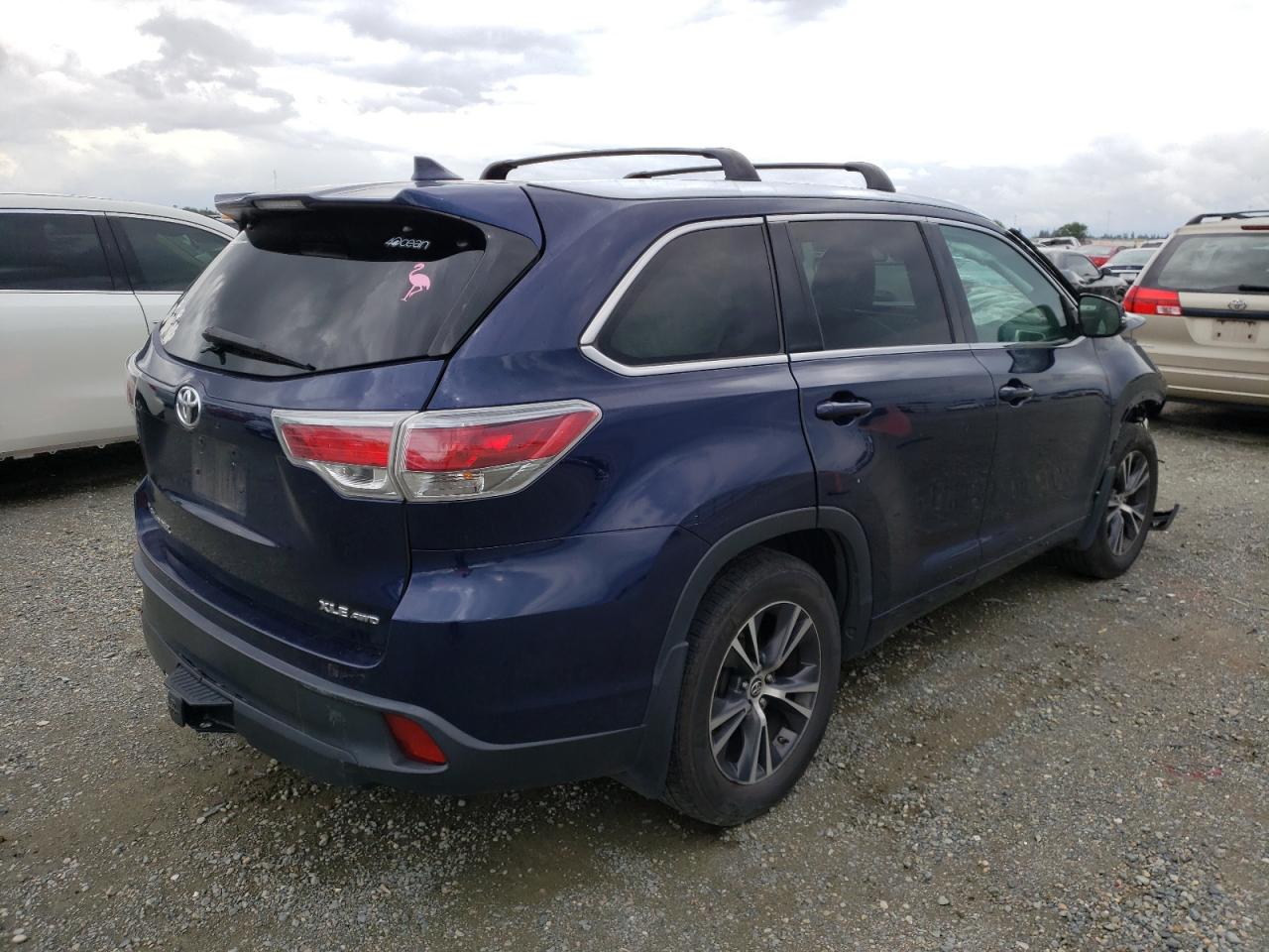 Photo 4 from auction – 2016 TOYOTA HIGHLANDER with VIN 5TDJKRFH5GS237381
