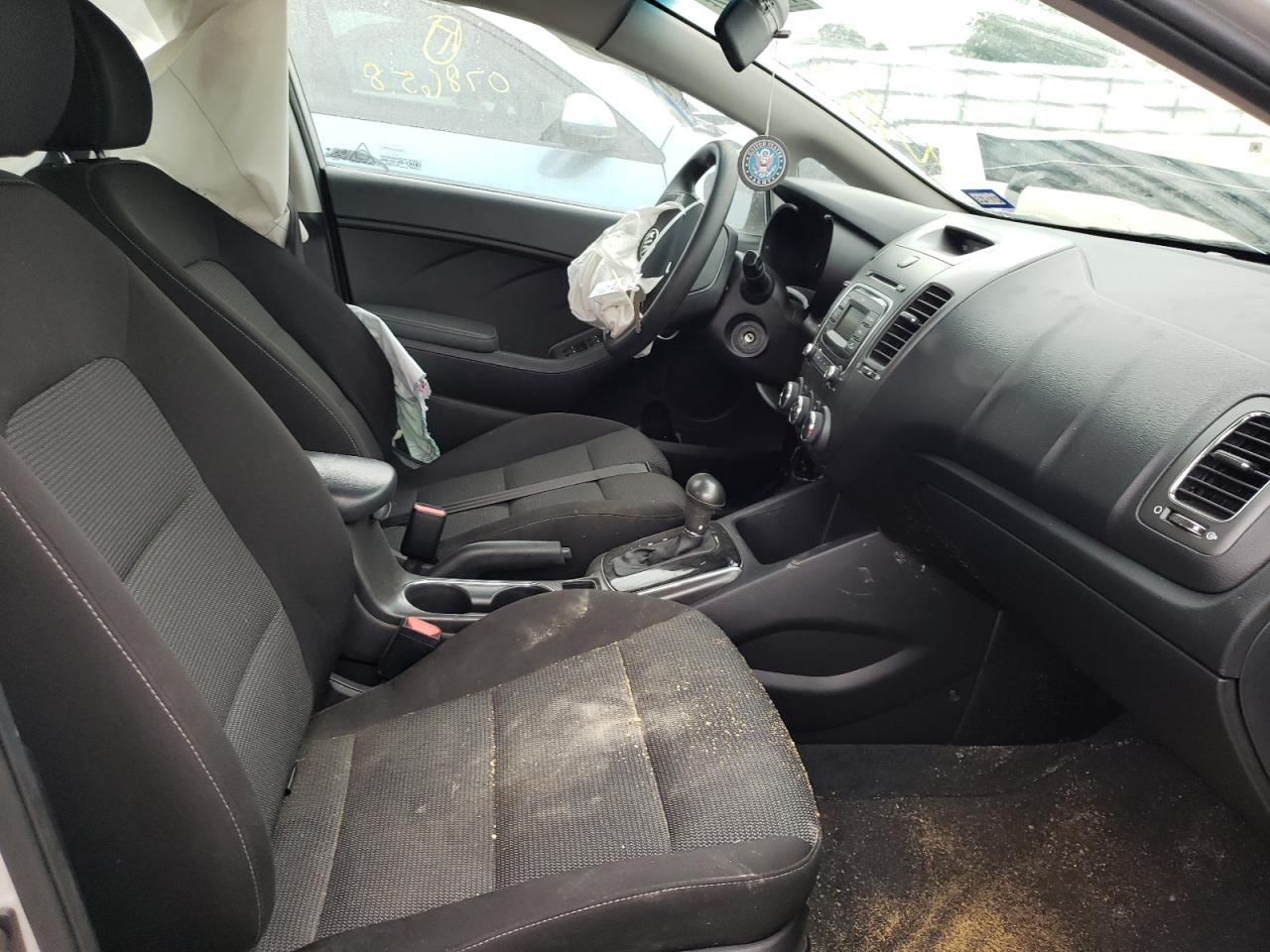 Photo 5 from auction – 2017 KIA FORTE LX with VIN 3KPFK4A70HE078658