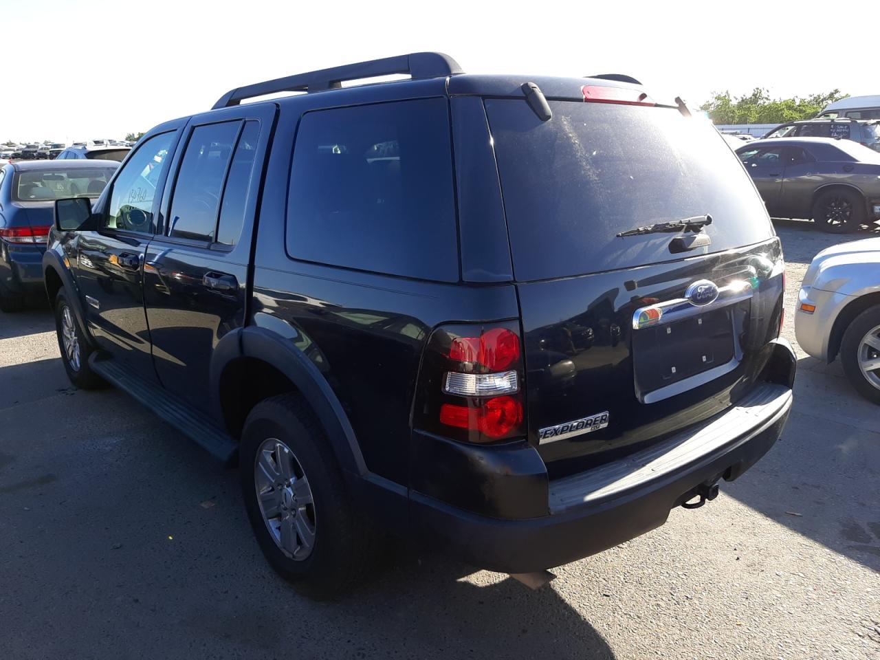 Photo 3 from auction – 2007 FORD EXPLORER X with VIN 1FMEU63E27UA37571