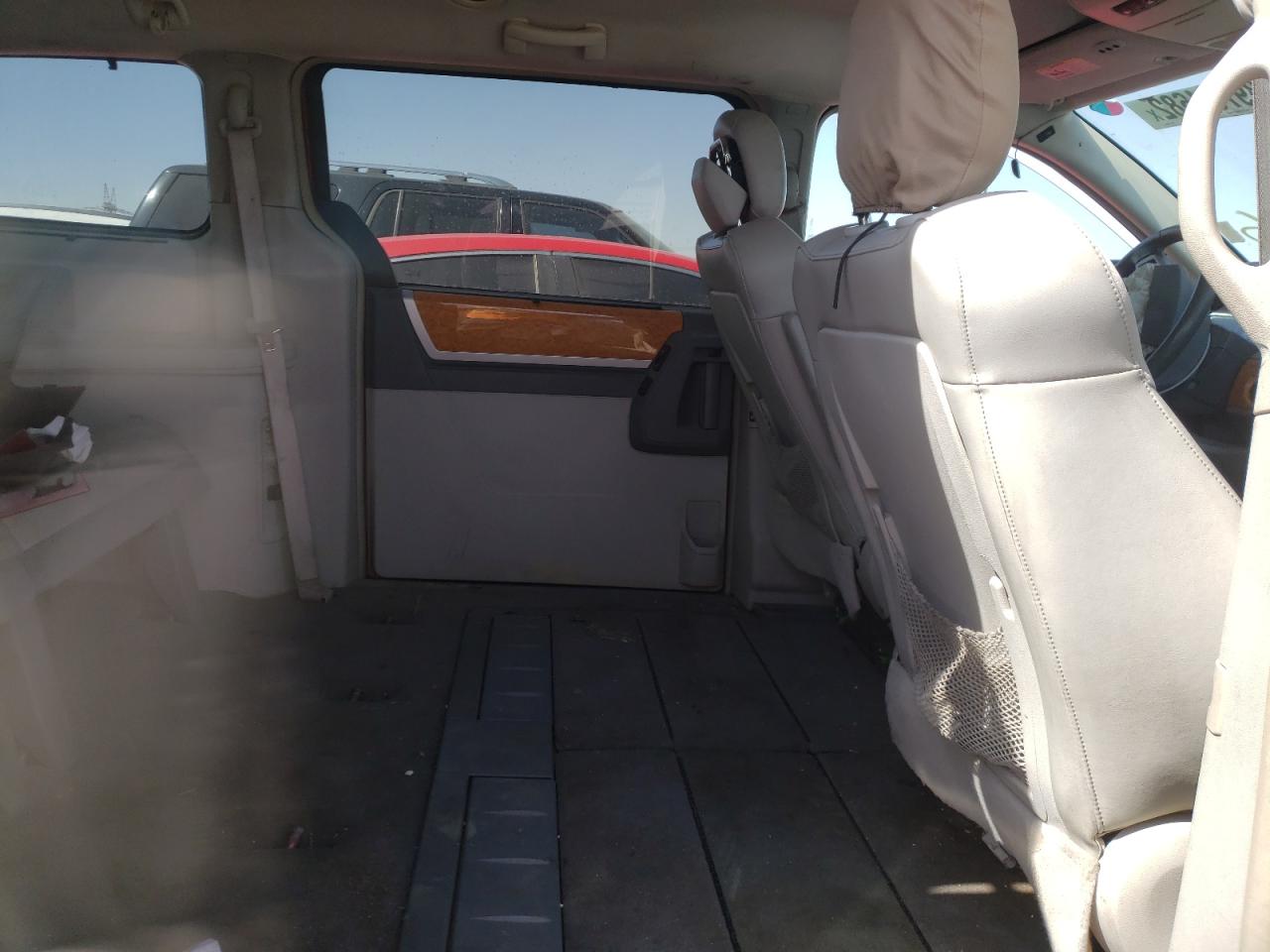 Photo 6 from auction – 2010 CHRYSLER TOWN & COU with VIN 2A4RR7DX6AR495500