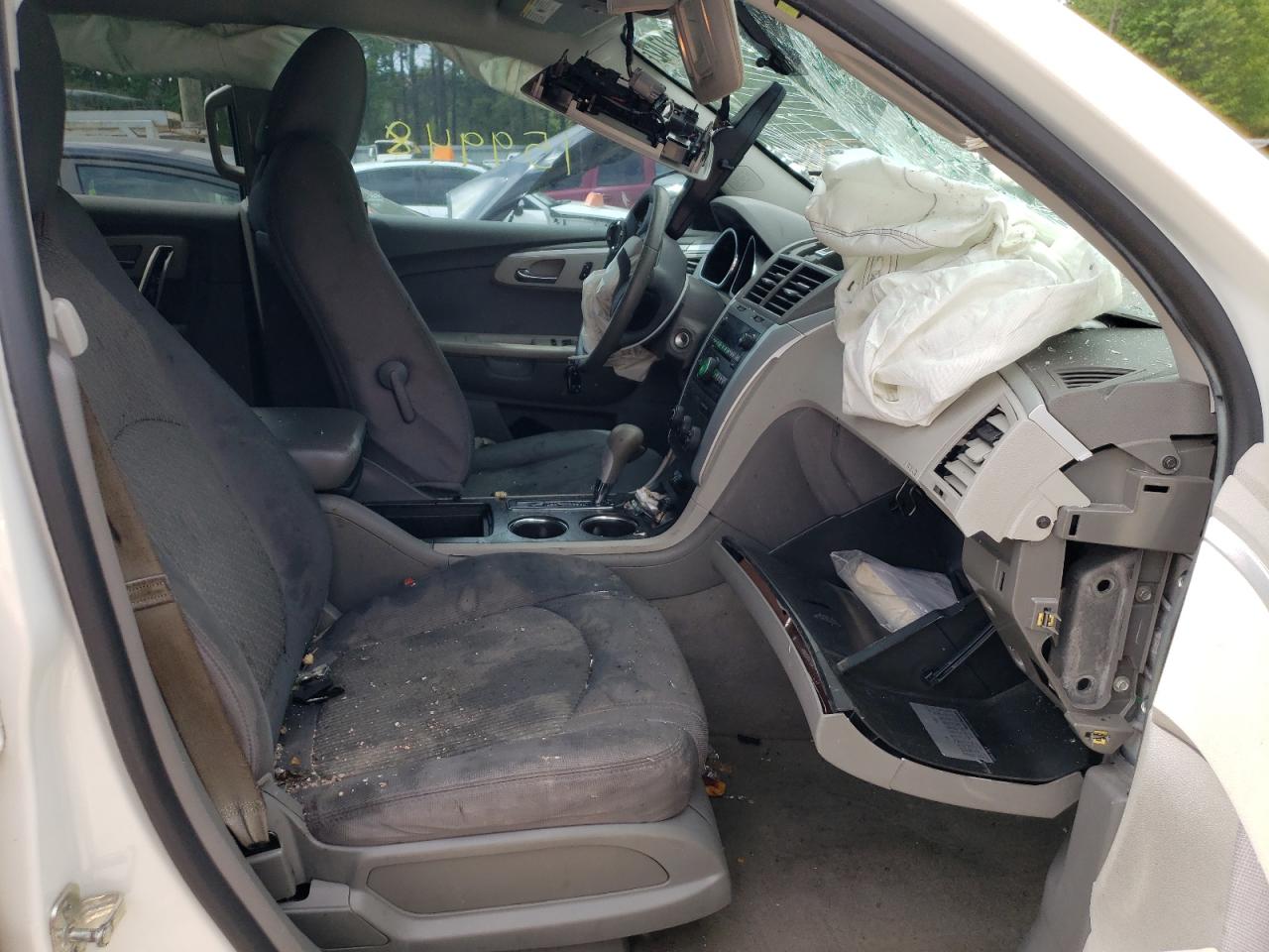 Photo 5 from auction – 2011 CHEVROLET TRAVERSE L with VIN 1GNKRFED9BJ180838