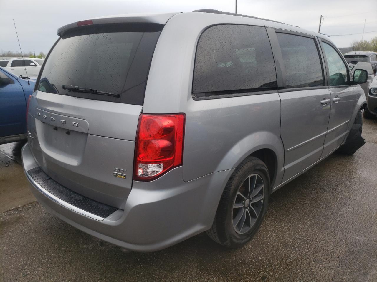Photo 4 from auction – 2017 DODGE GRAND CARA with VIN 2C4RDGEG9HR699396