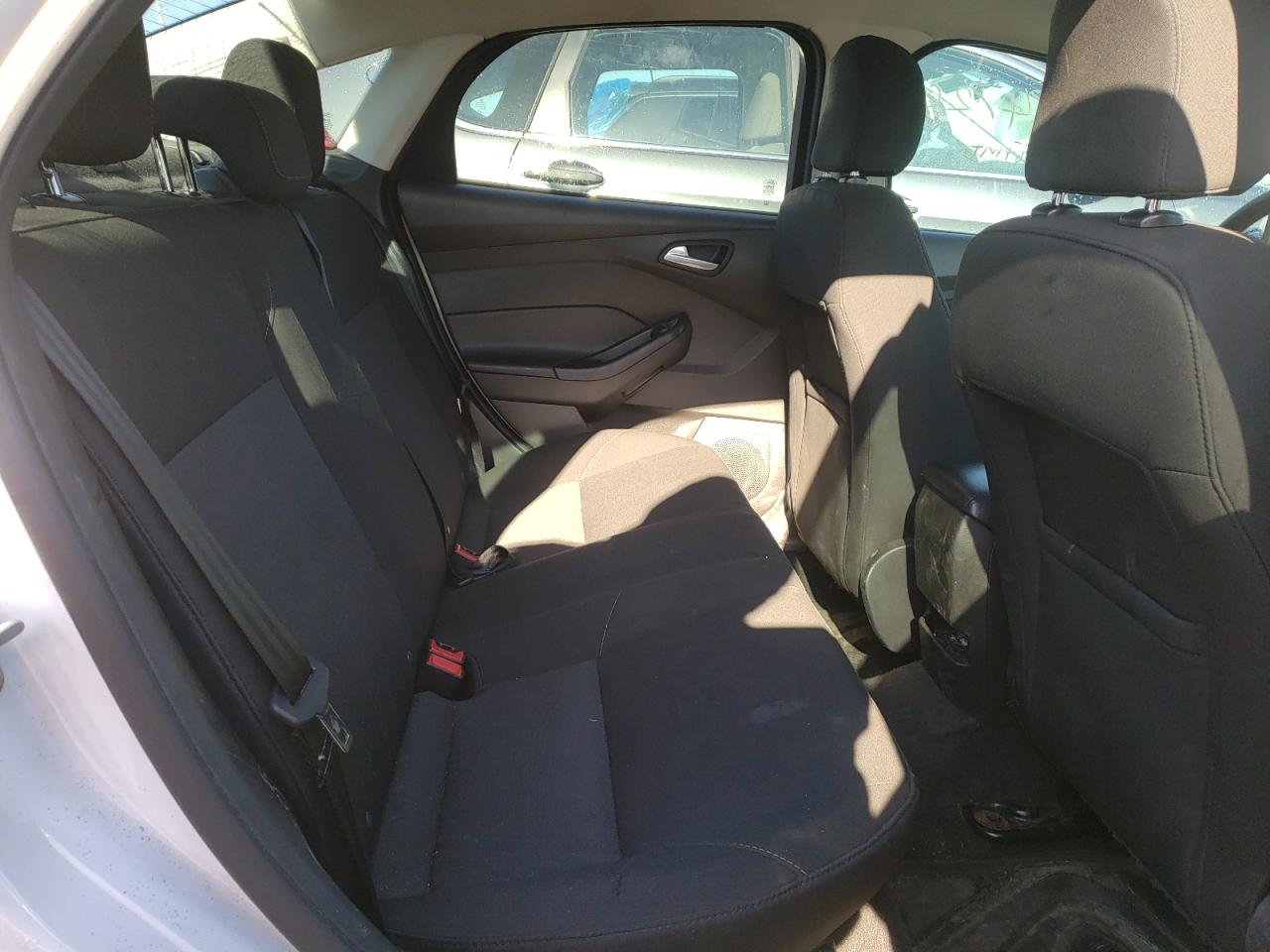 Photo 6 from auction – 2016 FORD FOCUS SE with VIN 1FADP3F26GL214092