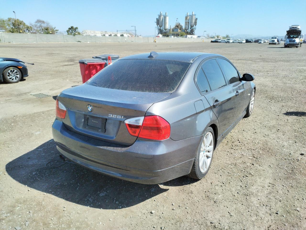Photo 4 from auction – 2006 BMW 325 I AUTO with VIN WBAVB17566NK31405