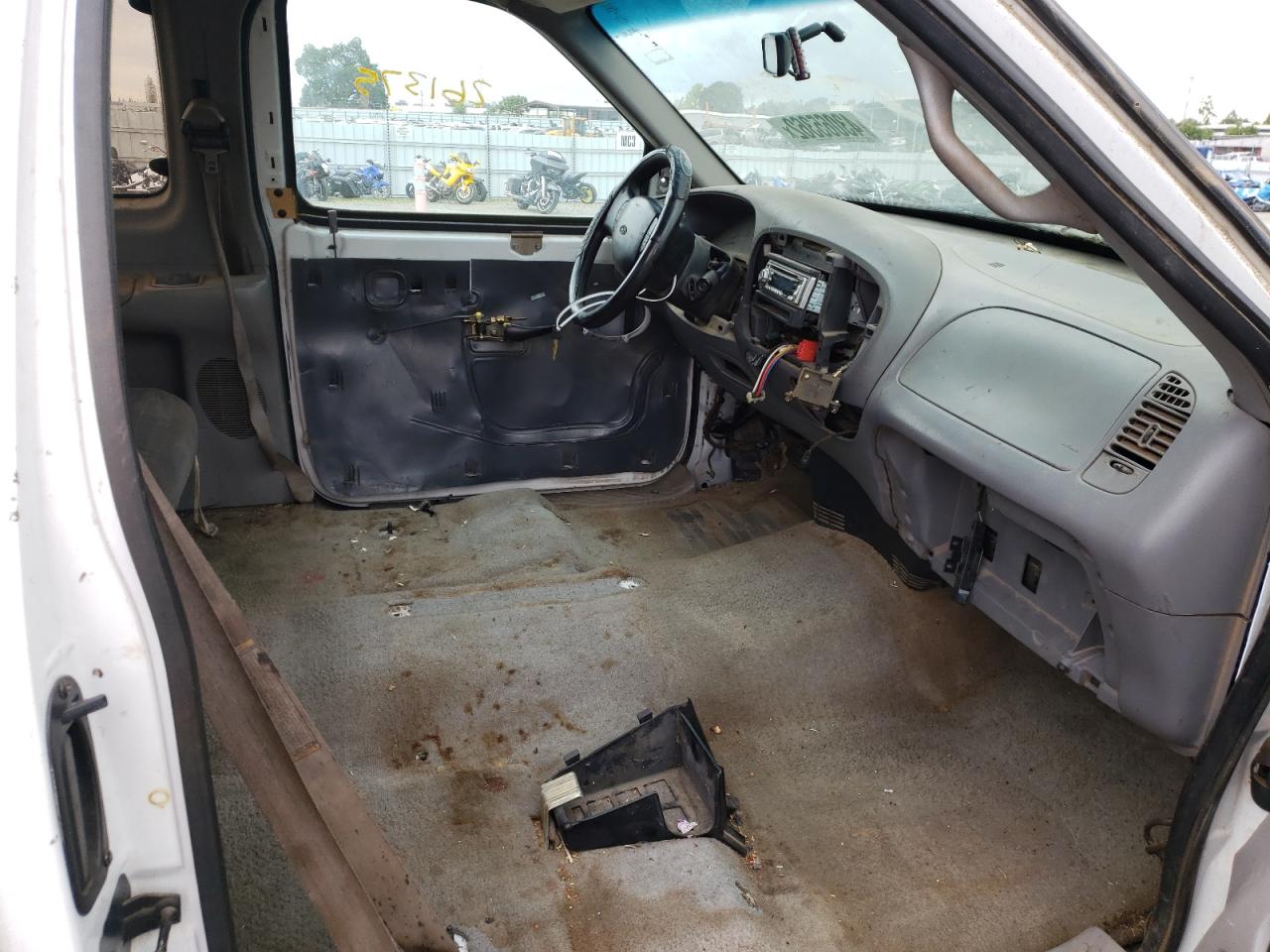 Photo 5 from auction – 1997 FORD F150 with VIN 1FTDX1760VKB20065