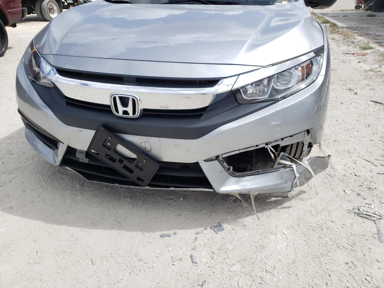 Photo 9 from auction – 2018 HONDA CIVIC EX with VIN 2HGFC2F78JH547792