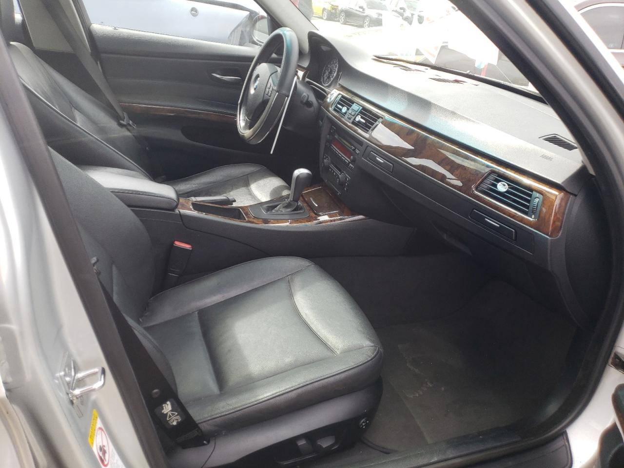 Photo 5 from auction – 2006 BMW 325 I with VIN WBAVB13526KX46148