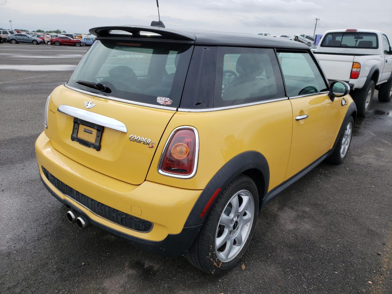 Photo 4 from auction – 2007 MINI COOPER S with VIN WMWMF73587TT85832
