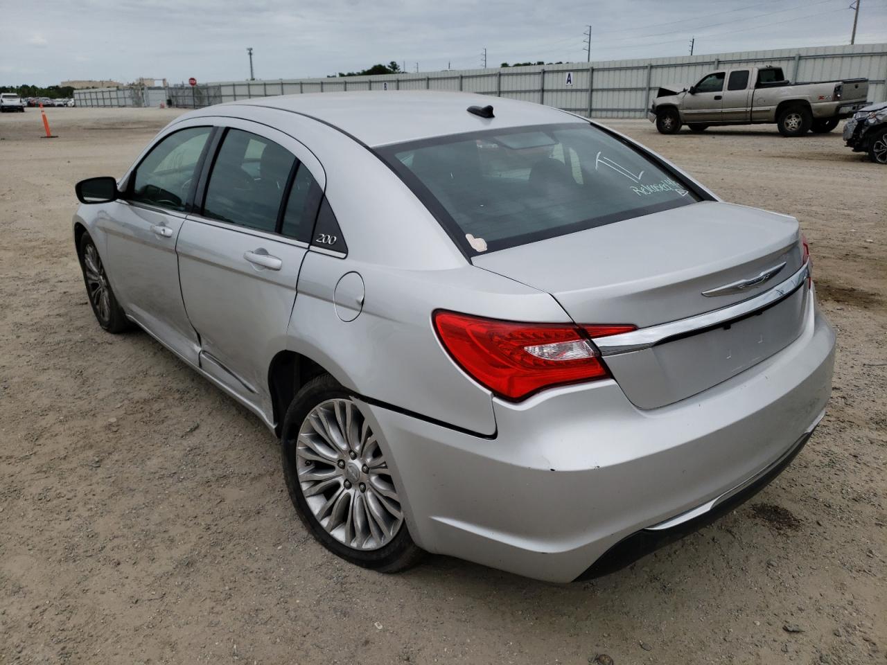 Фото 3 с аукциона – 2012 CHRYSLER 200 LX с VIN 1C3CCBABXCN262281