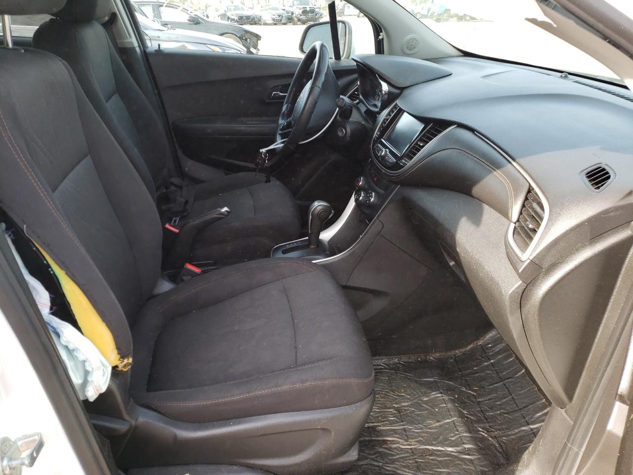Photo 5 from auction – 2017 CHEVROLET TRAX 1LT with VIN 3GNCJPSB7HL149030