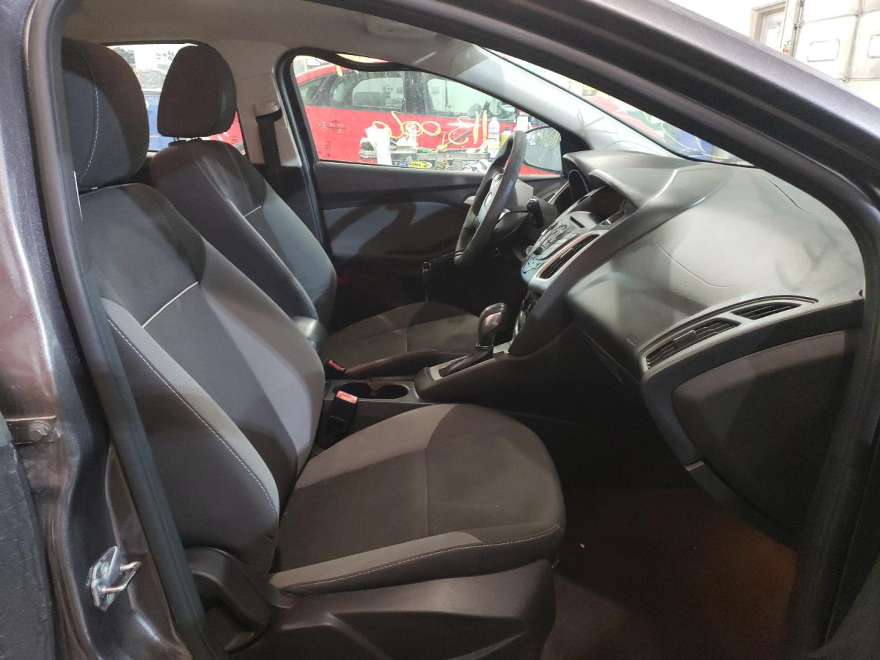 Photo 5 from auction – 2013 FORD FOCUS SE with VIN 1FADP3K22DL263968