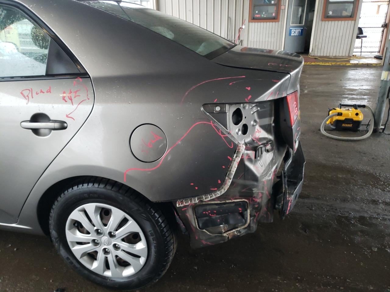 Photo 9 from auction – 2010 KIA FORTE EX with VIN KNAFU4A23A5261369