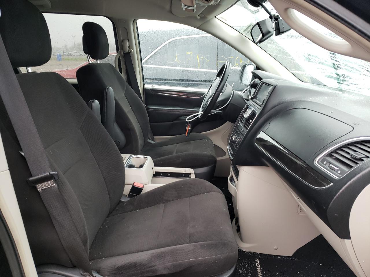 Photo 5 from auction – 2012 CHRYSLER TOWN & COU with VIN 2C4RC1BG3CR181233