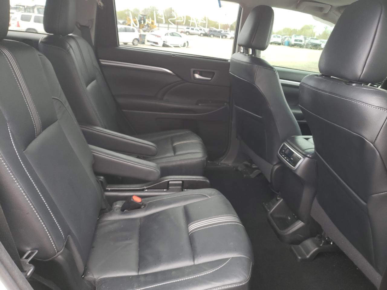 Photo 6 from auction – 2017 TOYOTA HIGHLANDER with VIN 5TDJZRFH0HS466032