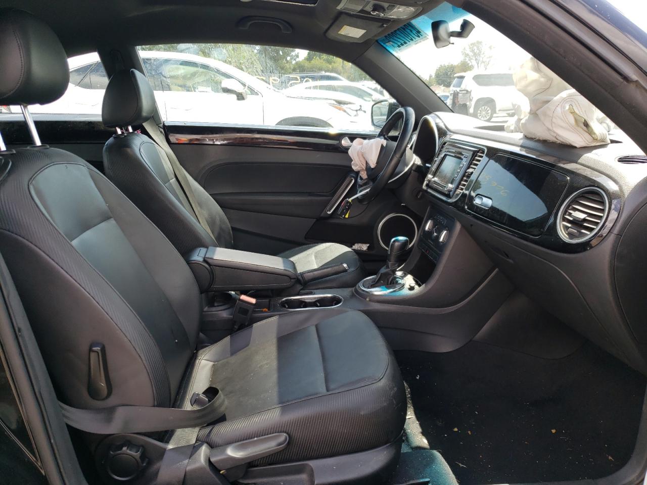 Photo 5 from auction – 2012 VOLKSWAGEN BEETLE with VIN 3VWJP7AT3CM646875
