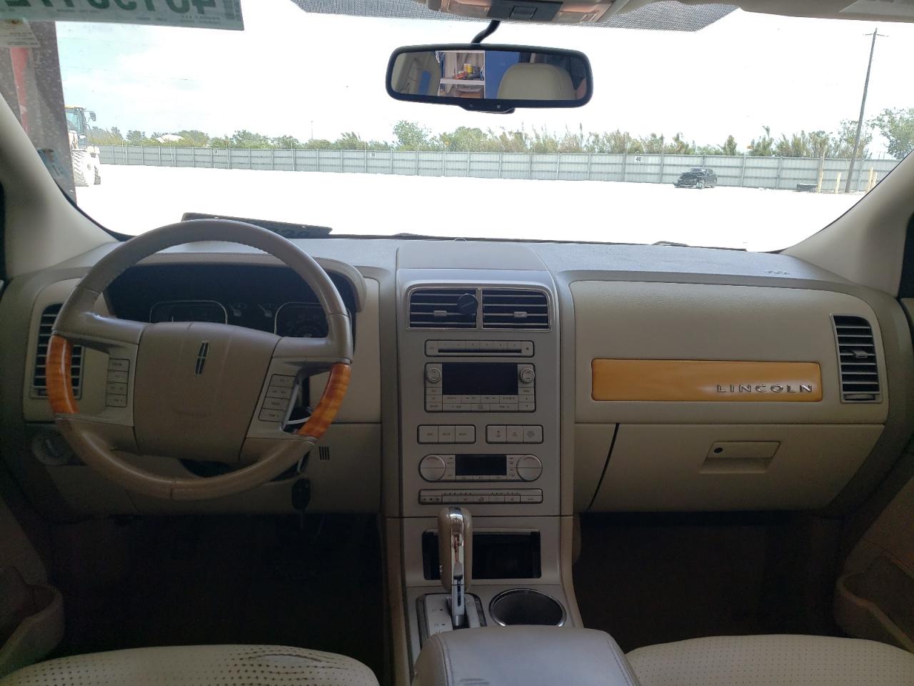 Photo 9 from auction – 2007 LINCOLN MKX with VIN 2LMDU68C87BJ23545