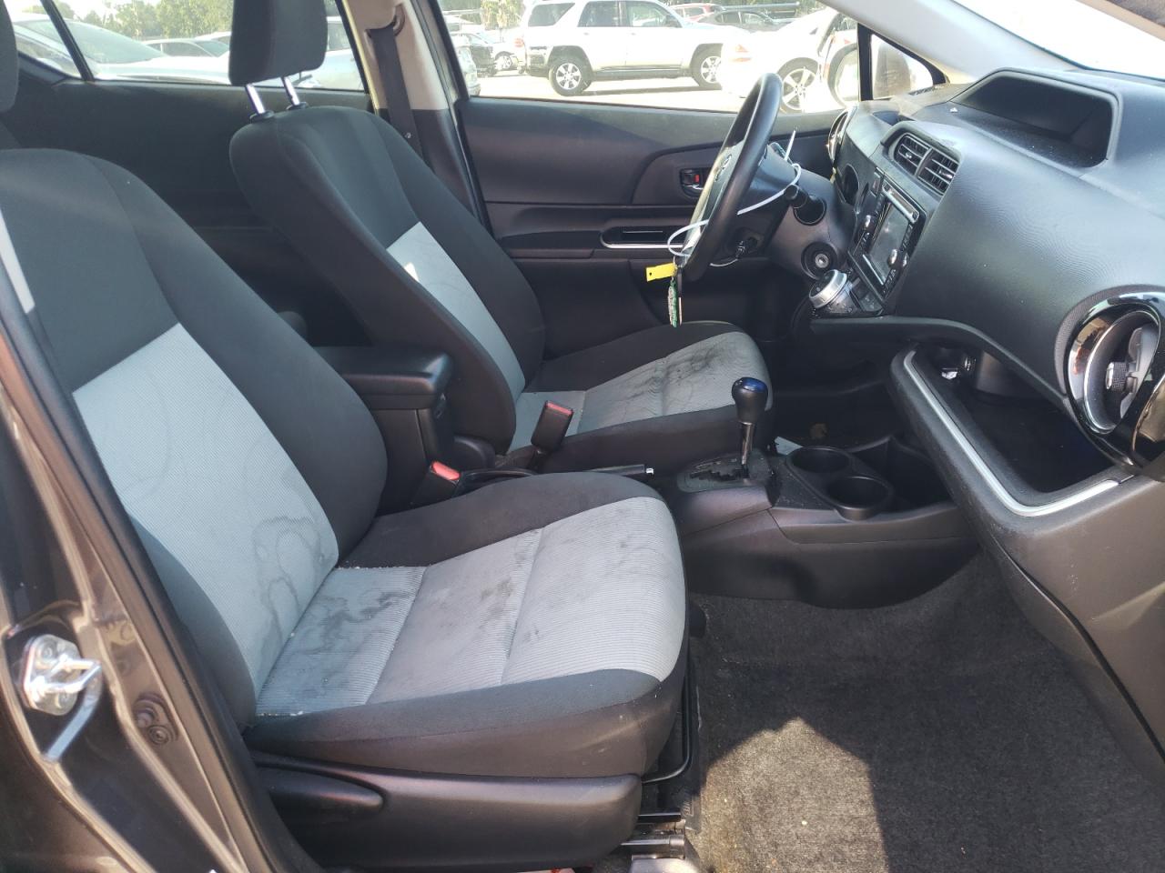 Photo 5 from auction – 2015 TOYOTA PRIUS C with VIN JTDKDTB37F1582963