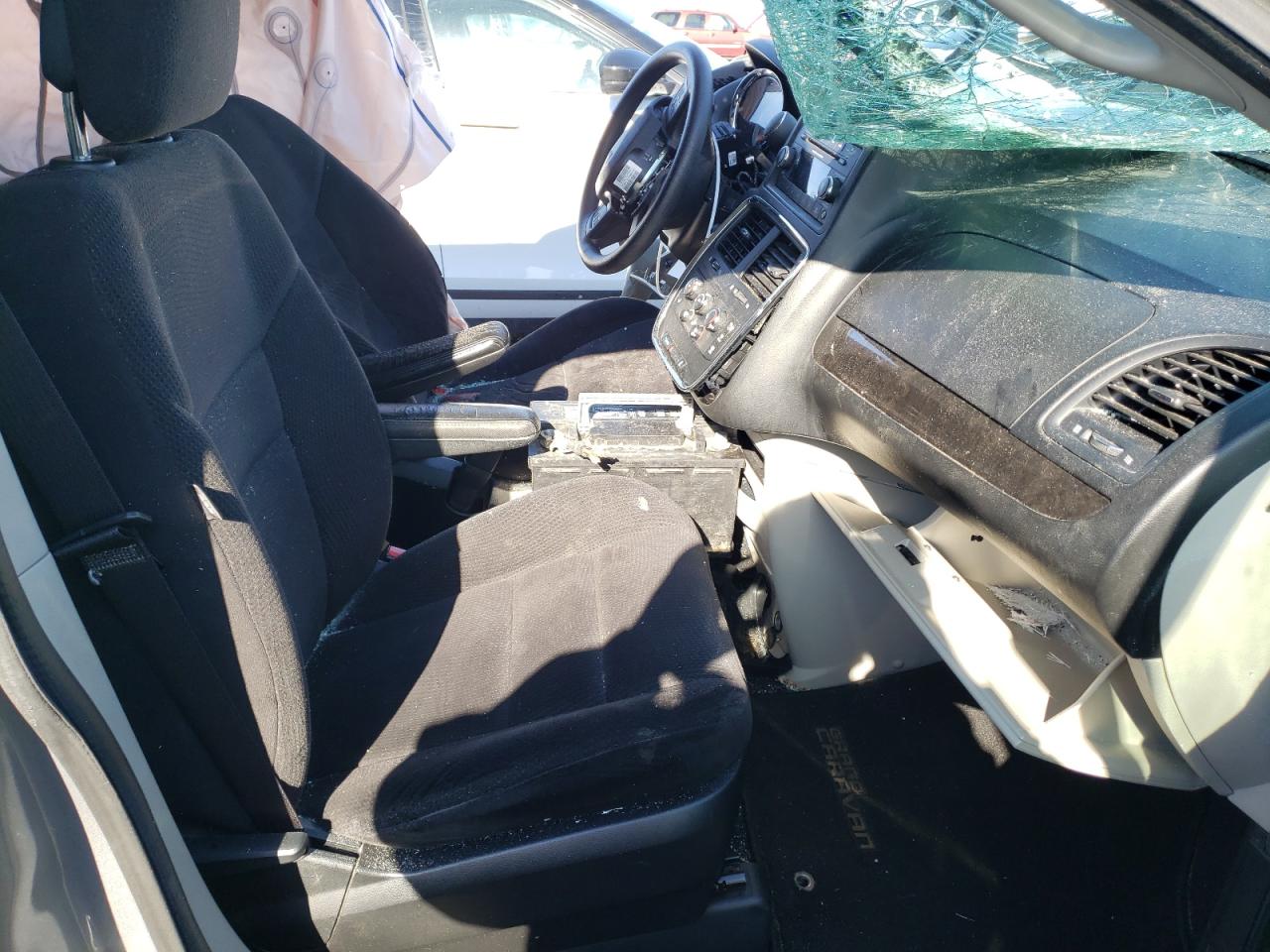 Photo 5 from auction – 2015 DODGE GRAND CARA with VIN 2C4RDGBG0FR518011