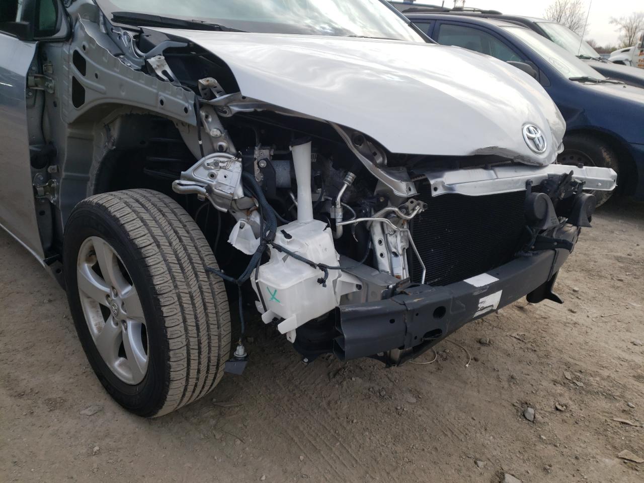 Photo 9 from auction – 2015 TOYOTA SIENNA LE with VIN 5TDKK3DCXFS677913