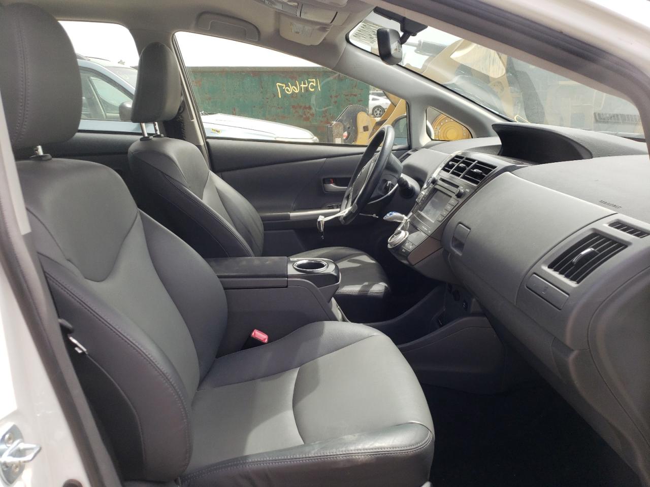 Photo 5 from auction – 2013 TOYOTA PRIUS V with VIN JTDZN3EU3D3283018