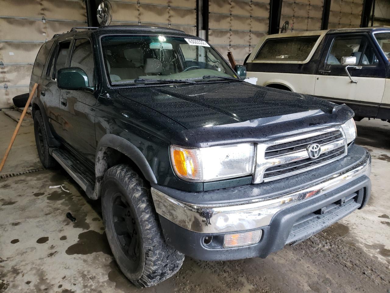TOYOTA 4RUNNER SR 2000 with VIN JT3HN86R4Y0309544 - Photo from auction
