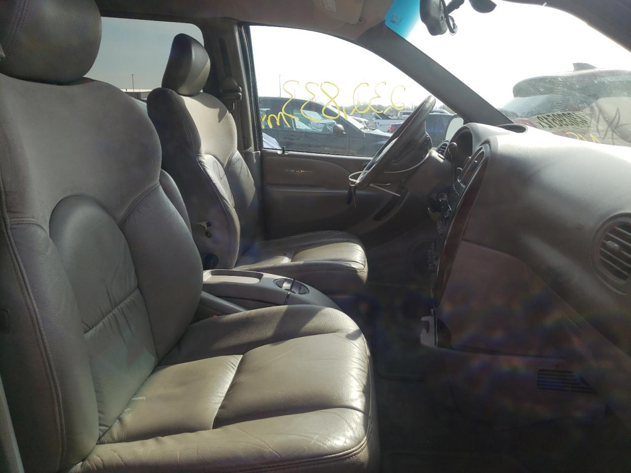 Photo 5 from auction – 2002 CHRYSLER TOWN & COU with VIN 2C8GP64L62R797282