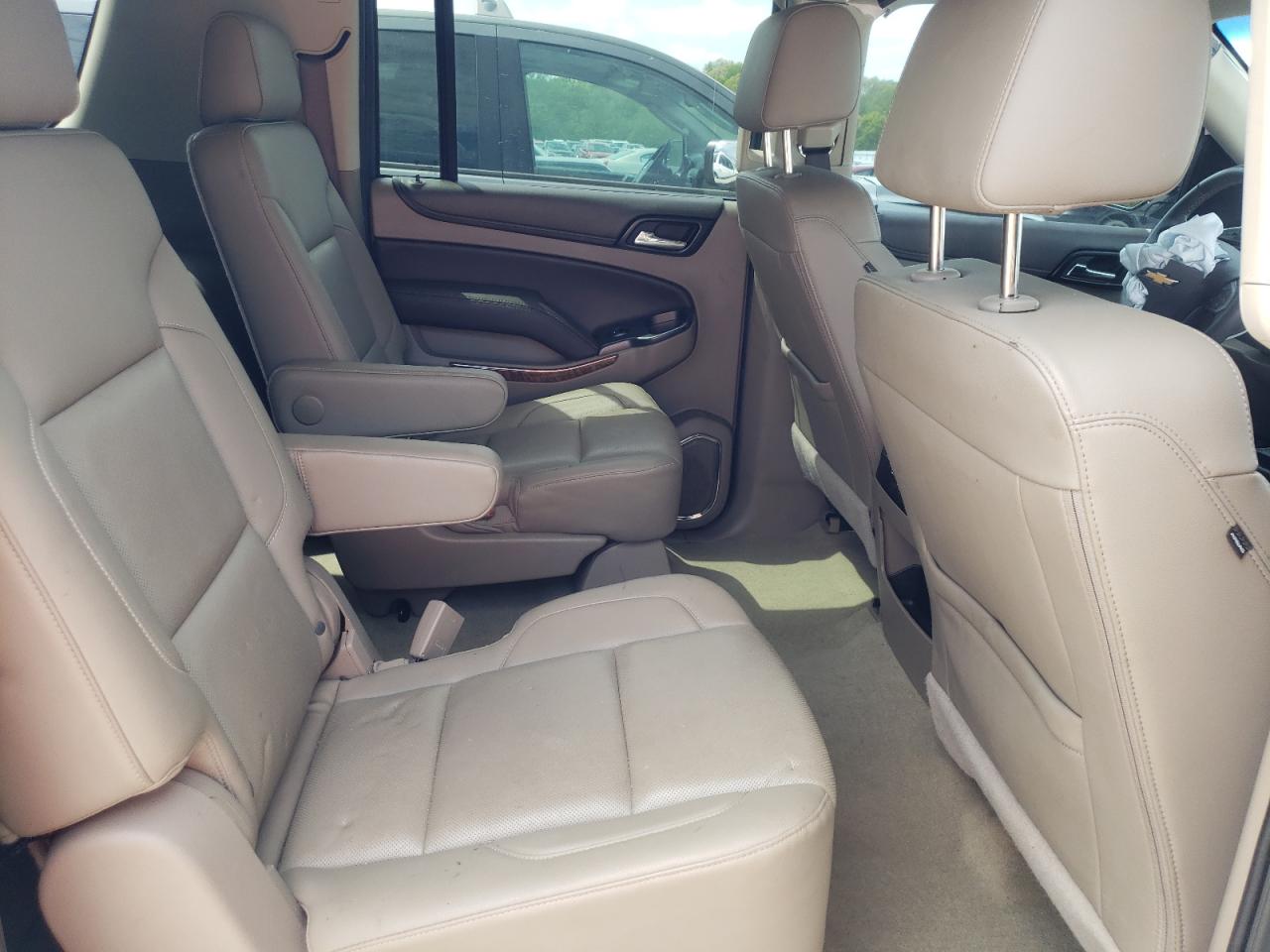 Photo 6 from auction – 2017 CHEVROLET SUBURBAN C with VIN 1GNSCJKC1HR344657
