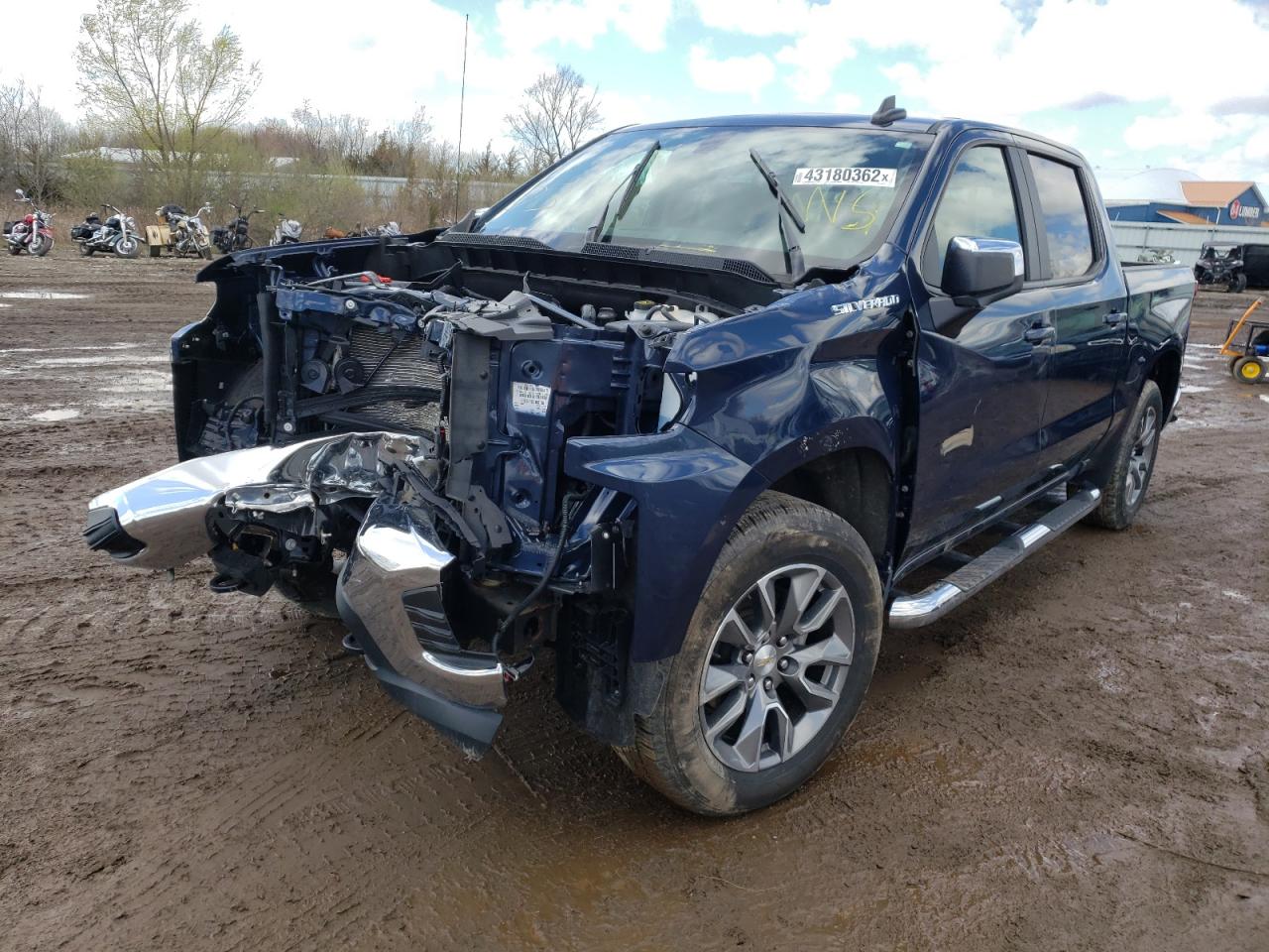 Photo 2 from auction – 2021 CHEVROLET SILVERADO with VIN 1GCUYDED1MZ159513