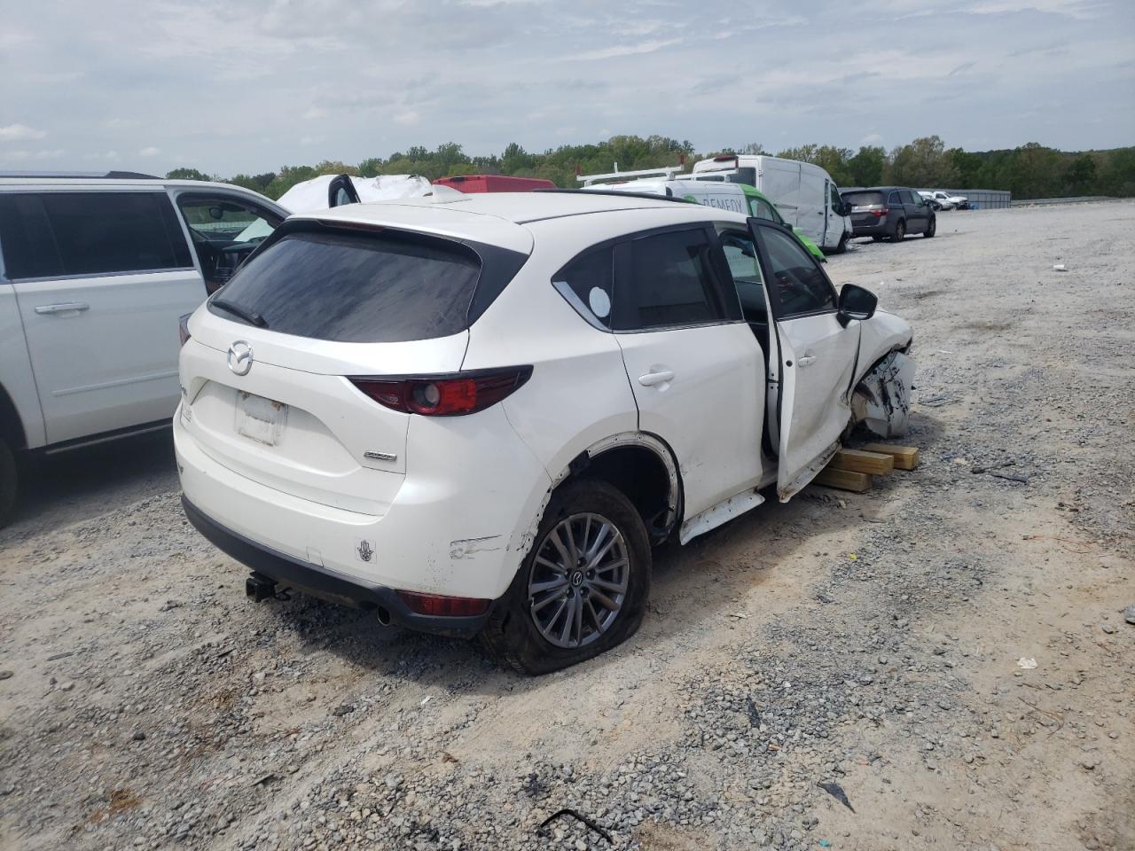Photo 4 from auction – 2017 MAZDA CX-5 TOURI with VIN JM3KFACL3H0156166