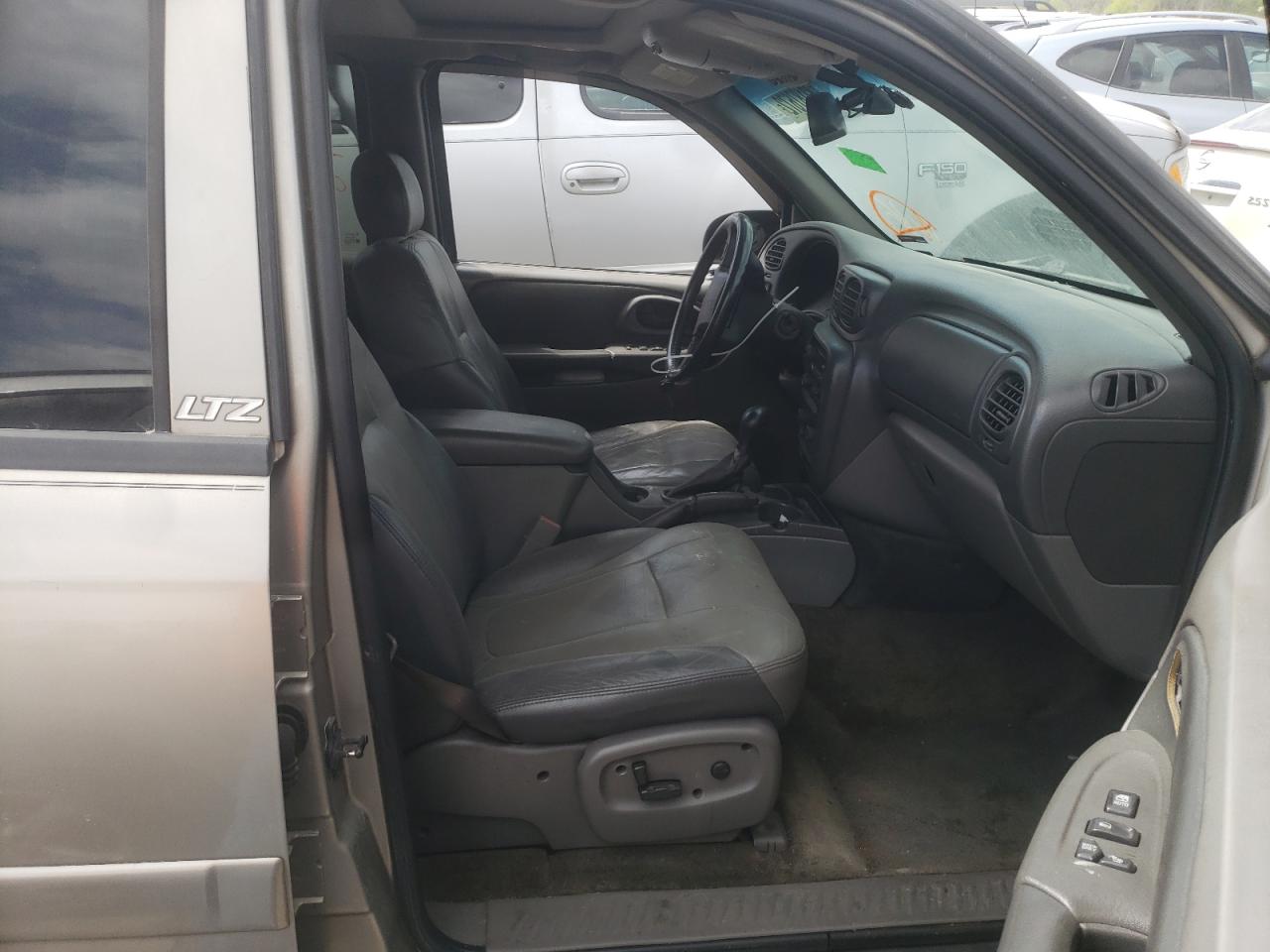 Photo 5 from auction – 2002 CHEVROLET TRAILBLAZE with VIN 1GNDS13S222305075