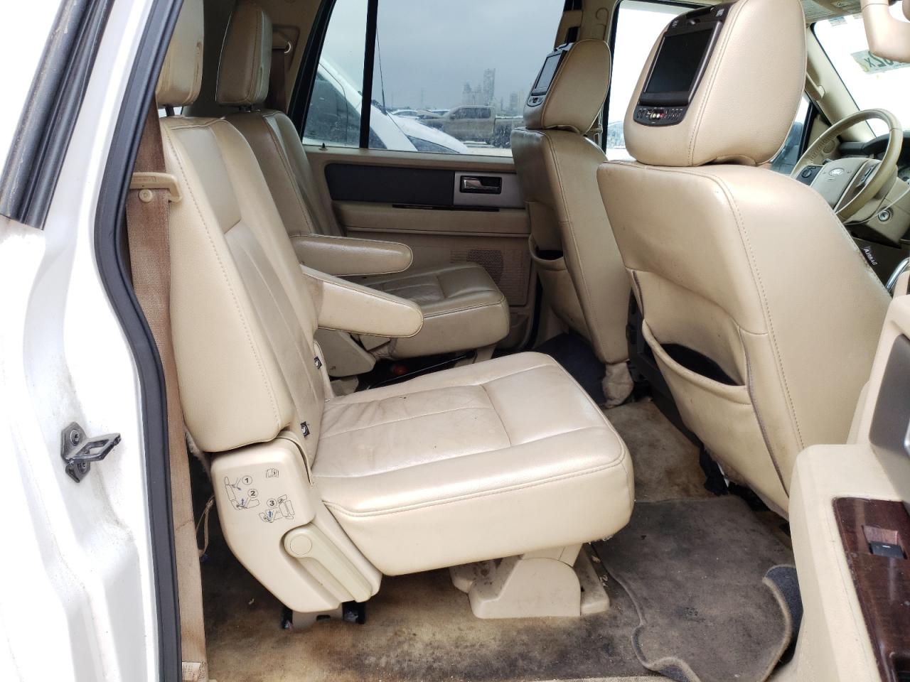 Photo 6 from auction – 2012 FORD EXPEDITION with VIN 1FMJK1H52CEF03035
