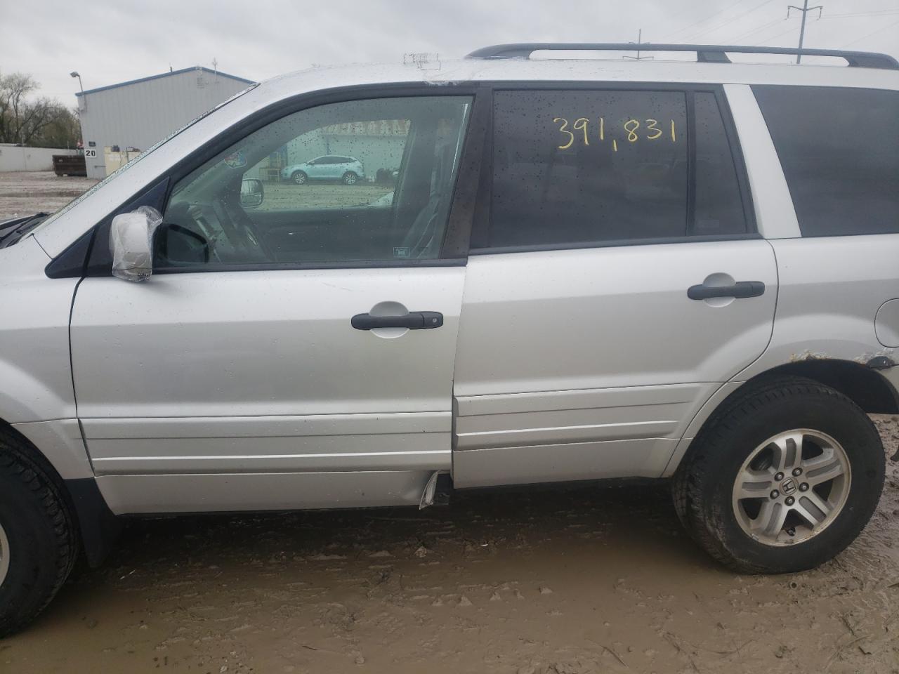 Photo 9 from auction – 2005 HONDA PILOT EXL with VIN 2HKYF18725H542364