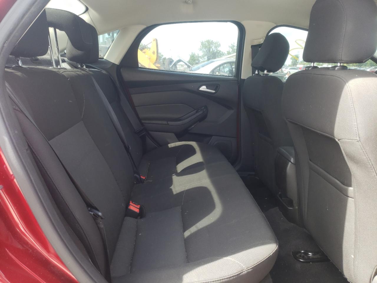 Photo 6 from auction – 2016 FORD FOCUS SE with VIN 1FADP3F29GL300741